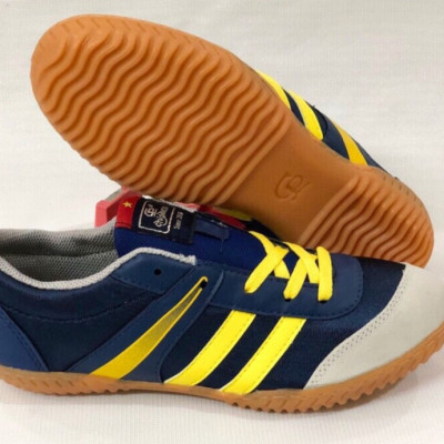 GIÀY ĐÁ BÓNG FUTSAL VẢI CP004F NAVY SỌC VÀNG MAY FULL ĐẾ