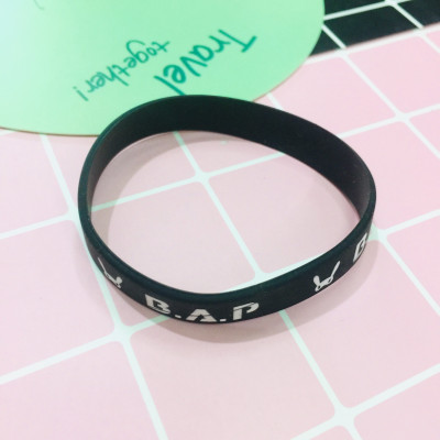 VÒNG TAY. LẮC TAY CAO SU KPOP COMBO 5 CÁI