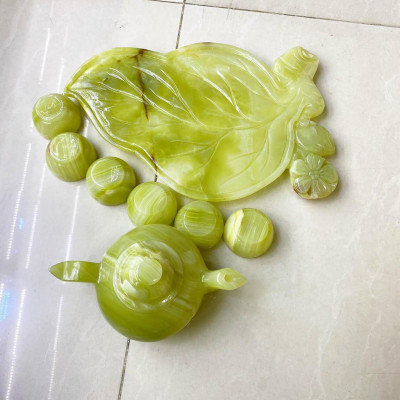 Bộ ấm trà với dĩa kiểu chếc lá trầu đá ngọc Onyx