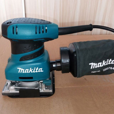 Máy Chà Nhám Rung Makita BO4558