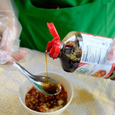 Nước tương mật hoa dừa Sokfarm - Chai 1L Dòng chuyên nấu ăn, không từ đậu nành, giảm 50% lượng muối