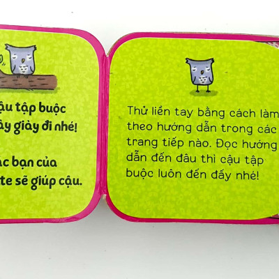 Bé Gái Khéo Tay Buộc Dây Giày