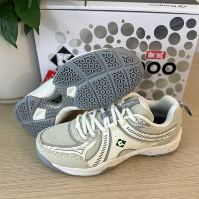 Giày cầu lông, Pickleball Kumpoo E305 mẫu mới nhất 2025 - Đế kếp chơi trên mọi mặt sân