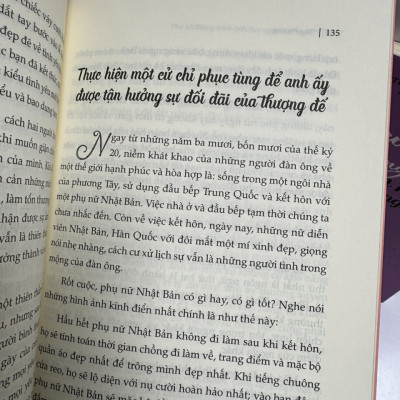 (Combo 2 cuốn) PHỤ NỮ THÔNG MINH BIẾT LÀM NGƯỜI VỢ NGỐC - PHỤ NỮ KHÔN NGOAN KHÉO ĂN NÓI GIỎI LẮNG NGHE – Thu Phương – Liên Việt – NXB Văn Học