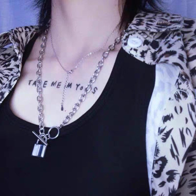 Vòng cổ khoá thép titan độc lạ