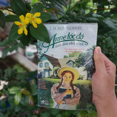 Sách - Anne tóc đỏ dưới chái nhà xanh (TB 2024) (Nhã Nam HCM)