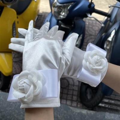 Găng tay hoa hồng trắng mẫu mới 2023