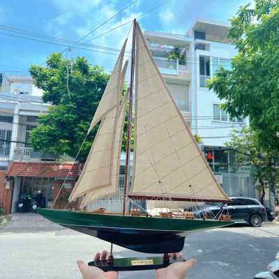 Mô hình thuyền gỗ phong thủy, thuyền buồm trang trí SHAMROCK PAINTED, thuyền gỗ trang trí hàng chính hãng