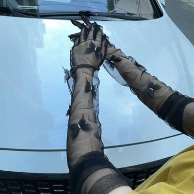 Găng tay voan đính bướm đen mẫu dài