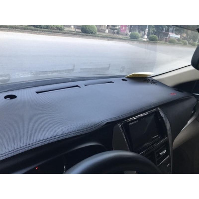 Thảm taplo da vân cacbon dành cho xe Toyota Vios 2019-2020