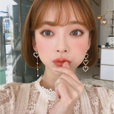 Bông tai trái tim rỗng đính đá thả hạt ngọc trai bất đối xứng