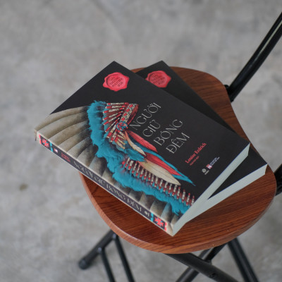 Người Giữ Bóng Đêm