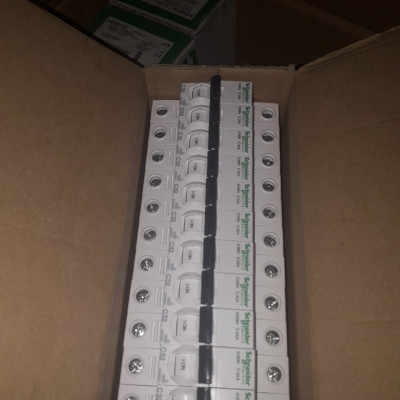 Cầu Dao điện A9F84132 Schneider MCB 32A 10kA 1P