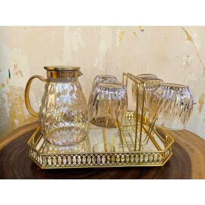 Cobo bộ bình đựng nước uống thủy tinh chịu nhiệt cao cấp  6 cốc , khay và giá úp cốc màu vàng Gold sang trọng