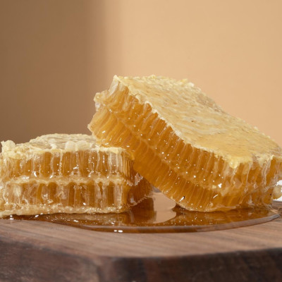 Combo 3 Mật Ong Bánh Tổ Jade Mountain Chứa Sáp Ong Nguyên Vẹn Vị Ngọt Tự Nhiên Chất Lượng Cao 500gr