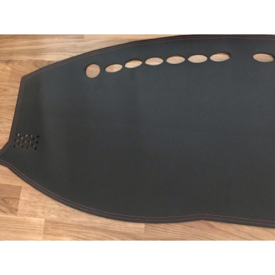 Thảm taplo xe Suzuki XL7 2020-2023 nhung lông cừu, da carbon có chống trượt cao cấp