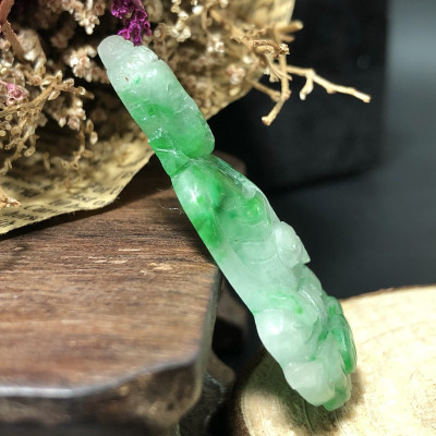 Mặt Phật Bà Cẩm Thạch xanh lí nhạt cao cấp