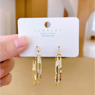 Earrings đeo tai nữ dáng tròn to sành điệu