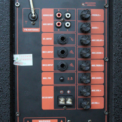 Loa Kéo Di Động Karaoke Bass 30 U.B.L LK-30U60 (600W) 3 Tấc - Màu Ngẫu Nhiên - Chính Hãng