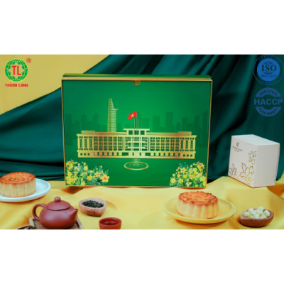 Bộ Hộp Bánh Trung Thu Vinh Quang - 4 bánh 2 trứng (270g) Thành Long - Tặng 1 hộp trà - Việt Nam