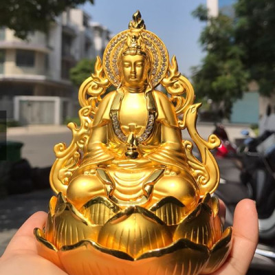 Tượng Phật Bà trang trí trong xe ô tô 