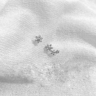 Khuyên tai bạc 925 nụ cọc cạch 1 bên 3 hoa 1 bên 1 hoa xinh xắn độc lạ Dế Bạc - K5840
