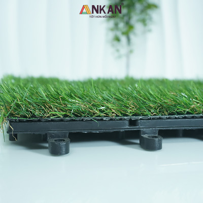 Vỉ Cỏ Nhân Tạo Thương Hiệu ANKAN, Kết Hợp Với Vỉ Gỗ Lót Sàn Để Lót Ban Công, Sân Vườn, Phòng Tập Gym, Khu Resort, Cỏ Nhân Tạo Loại Tốt, An Toàn Cho Trẻ Nhỏ, Hàng Xuất Khẩu