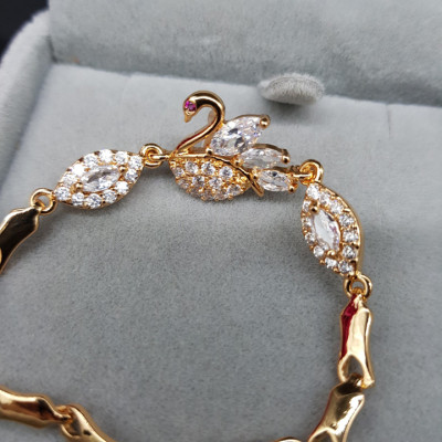 Lắc tay Nữ Thiên Nga đính hạt - Tặng vòng tay thủy tinh pha lê