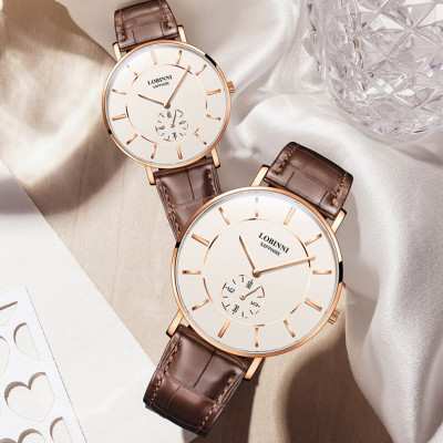 Đồng hồ nam Lobinni L3001-5 chính hãng Thụy Sỹ ,Kính sapphire ,chống xước ,Chống nước 30m,mặt trắng vỏ vàng dây da nâu ( đen) xịn ,Máy điện tử (Quartz) ,Bảo hành 24 Tháng,thiết kế đơn giản ,trẻ trung và sang trọng