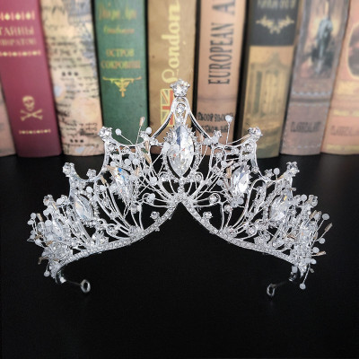 Vương miện cô dâu đính đá lấp lánh