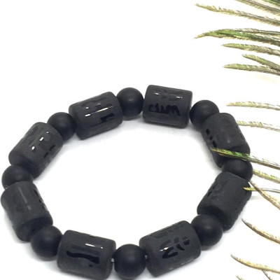 VÒNG TAY ĐÁ ĐEN PHONG THUỶ KHẮC CHỮ OM MANI PADME HUM 