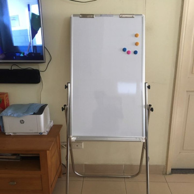 BẢNG FLIPCHART VIẾT BÚT LÔNG TỪ LAMINATE CHÂN INOX KT 80x120cm