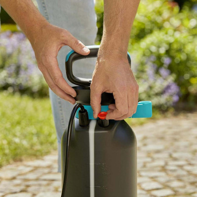 Bình tưới cây áp suất 5L Gardena 11130-20