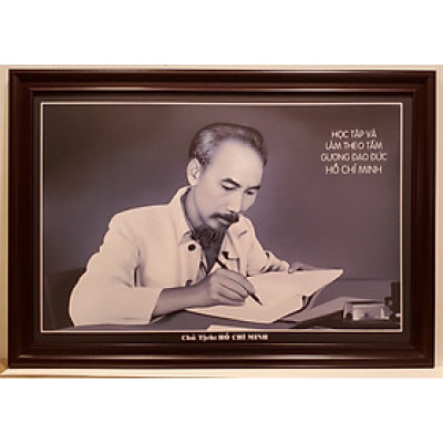 Ảnh gốc đen trắng -Chủ tịch HỒ CHÍ MINH ngồi làm việc 