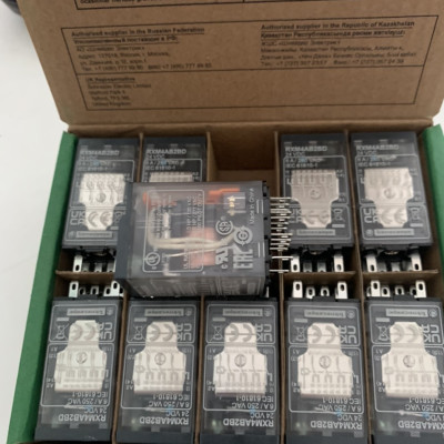 Rơ le RXM4AB2BD Schneider, coil 24Vdc, 14 chân, có LED, có phím test  | Hàng Chính hãng |