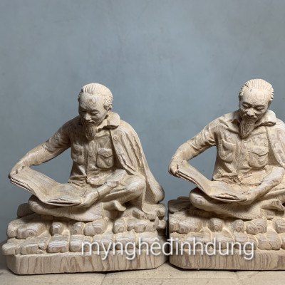 Tượng chân dung bác hồ đọc sách  bằng gỗ ngọc am thơm nức kt 15×13×9cm 