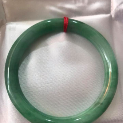 CHIẾC VÒNG TAY NỮ LÝ SỊN SAO 55MM HÀNG CAO CẤP 100% CẨM THẠCH THIÊN NHIÊN XANH NGỌC ĐẬM VÂN RẤT SANG NỮ 55KG ĐẾN 65KG