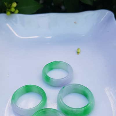 Nhẫn đeo tay nữ đá cẩm thạch tự nhiên Màu xanh lý tươi trắng bóng rất đẹp Nhẫn Ni 17mm x cao 6mm/7mm