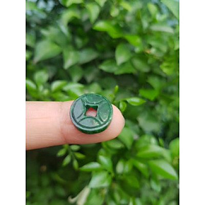 Mặt Dây Chuyền Mặt Nhẫn Đồng Tiền Mới màu Xanh Đậm Đẹp Đá Cẩm thạch xanh tự nhiên  Size nhỏ vừa đk 13,5mm x dầy 3mm  Nữ bọc vàng lên đeo đẹp lắm rất ý nghĩa đồng tiền may mắn tài lộc ạ