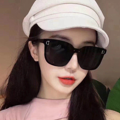 Kính râm đen gọng to , kính mát  nam nữ , chống tia UV , chống bụi ,phong cách thời trang Hàn Quốc , hiện đại , trẻ trung , sôi động và cá tính  , kèm hộp đựng sang trọng