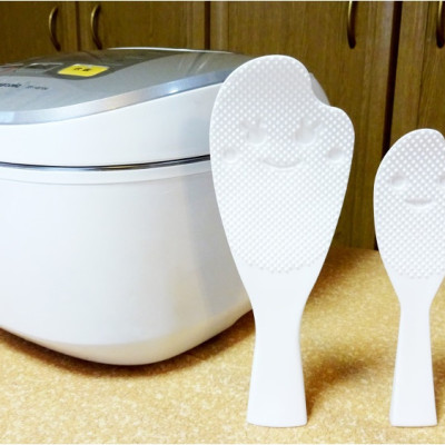 Combo bát nhựa tròn họa tiết thỏ/trăng 390ml + Set 2 chiếc muôi xới cơm - nội địa Nhật Bản