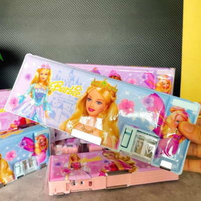 HỘP ĐỰNG BÚT / HỘP VIẾT búp bê Babie xinh đẹp. Có nam châm hít - có chuốt bút chì, 2 ngăn tiện dụng. Dụng cụ học sinh. C