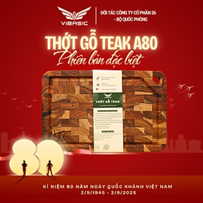 Thớt gỗ Teak Vibasic A80 phiên bản YÊU NƯỚC, ghép dựng block kích thước 350x250x27mm có lỗ treo, khắc logo 80 năm 2/9