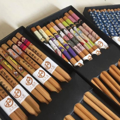 Combo 02 Set đũa tre Tanaka in họa tiết hoa văn tinh xảo - Nội địa Nhật Bản (Set 05 đôi)