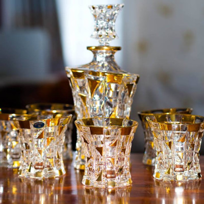 Bộ Bình và 6 Ly Uống Rượu Whiskey Pha Lê Mạ Vàng Họa Tiết Kim Cương (700/200ml)