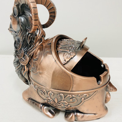 Gạt tàn thuốc hình dê bằng kim loại - Đỏ