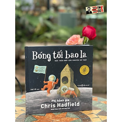 (Giải sách IODE Jean Throop) (Bìa cứng) (Sách tranh thiếu nhi in màu) BÓNG TỐI BAO LA – Dựa Trên Một Câu Chuyện Có Thật - Chris Hadfield – Anh Em Nhà Fan – Sanhobooks