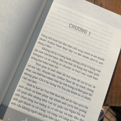 SỰ SỐNG, VŨ TRỤ VÀ VẠN VẬT - Douglas Adams – Nguyễn Thị Thu Yến dịch - Nhã Nam