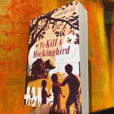 Sách - To Kill a Mockingbird by Harper Lee - The bestselling, Pulitzer Prize-winning classic / Classics / Fiction in English
