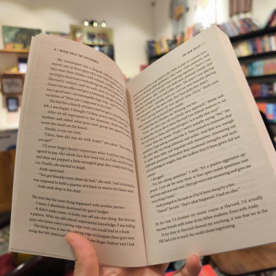 Sách - Never Split the Difference: Negotiating as if Your Life Depended on It by Chris Voss - Business/ Nonfiction